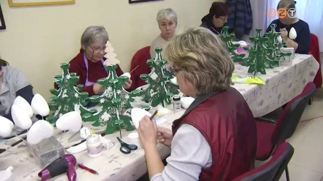 Kézműves technikákat tanulnak a Karitászban Kézműves technikákat tanulnak a Karitászban