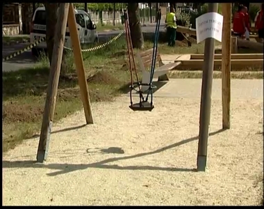 Kerítés készül az Alkotás utcai játszótér körül Kerítés készül az Alkotás utcai játszótér körül