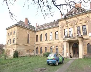 Fel�j�tj�k a Gothard-kast�lyt