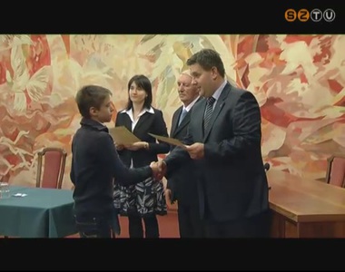 �tadt�k a Petz Alad�r �szt�nd�jakat a V�rosh�z�n