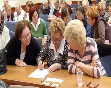 A Nyugd�jas Akad�mikus vet�lked�sorozat d�nt�j�t redezt�k a Megyeh�z�n