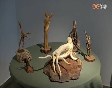 F�b�l faragott mesevil�g