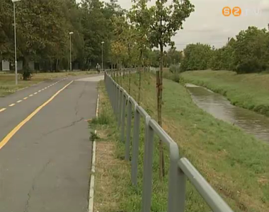 Egy �ve adt�k �t, de m�r reped�sek jelentek meg a ker�kp�r�ton