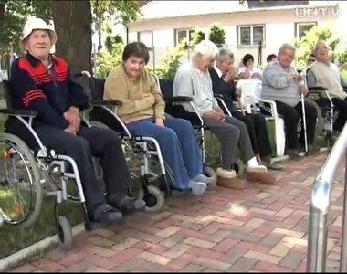 K�r�szi L�szl� pihen�kert