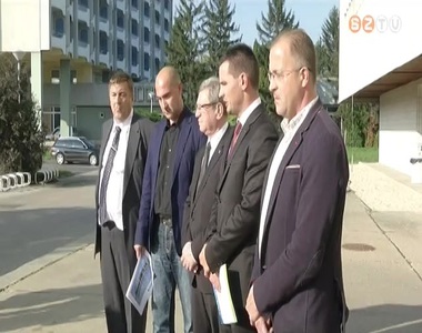 Mintegy k�tmilli�rd forintb�l fejlesztik �s b�v�tik a Fedett Uszod�t