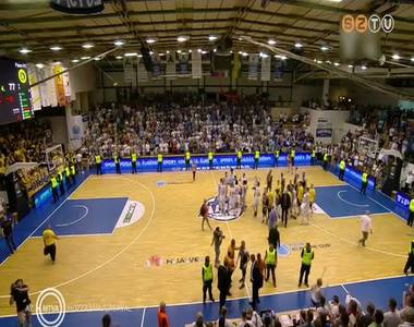 Szoros meccsen el�nyben az Alba