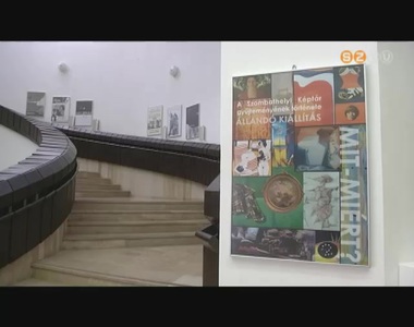 A K�pt�rban plak�tok id�zik meg az int�zm�ny t�rt�net�t