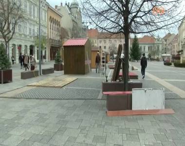 M�r �p�tik az adventi v�s�rt