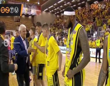 Bajnoki ez�st a Falco-nak