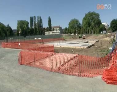 M�rf�ldk�h�z �rkezett a K�sm�rk utcai teniszcentrum kivitelez�se