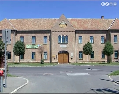 Energetikai oktat�k�zpont l�tes�lhetne az egykori husz�rlaktany�ban