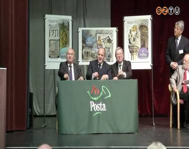 Egyszerre k�t b�lyegki�ll�t�st l�that a k�z�ns�g Szombathelyen