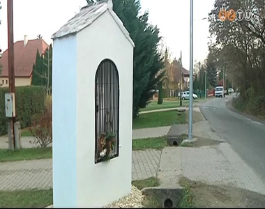 �j k�ls�t kapott az oladi kis k�polna