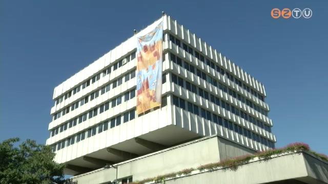 Óriásfestmény a Városháza oldalán Óriásfestmény a Városháza oldalán