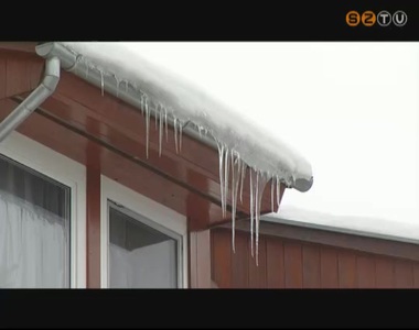 S�lyos balesetet okozhatnak az ereszcsatorn�kr�l lel�g� hatalmas j�gcsapok