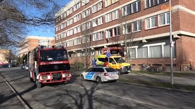 Belgyógyászati esethez riasztották a mentőket egy Magyar László utcai kollégiumhoz Belgyógyászati esethez riasztották a mentőket egy Magyar László utcai kollégiumhoz