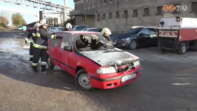 Kigyulladt egy autó a Sági utcában Kigyulladt egy autó a Sági utcában