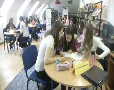 Hat�rtalan n�pdalok c�mmel rendezett vet�lked�t a Neumann-iskola