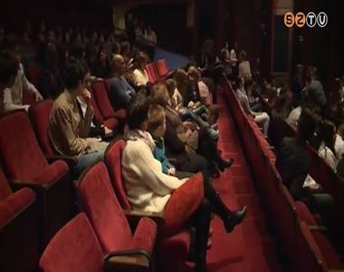 Sz�nh�zban j�rtak a premontreis di�kok