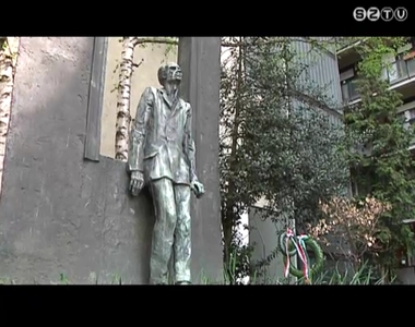 A névadó szobrának megkoszorúzásával kezdődött a Derkovits-hét programsorozata A névadó szobrának megkoszorúzásával kezdődött a Derkovits-hét programsorozata