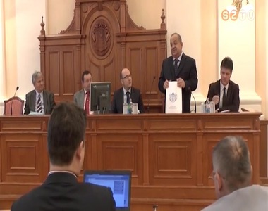 Munk�hoz l�tott a megyei k�zgy�l�s