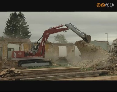 Elbontj�k a Homok utcai szeg�nytelepet, m�r munk�ba �lltak a d�zerek