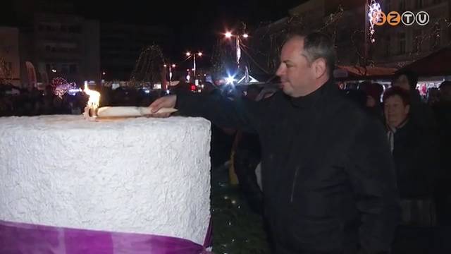 Horváth Attila alpolgármester gyújtotta meg az adventi koszorú harmadik gyertyáját Horváth Attila alpolgármester gyújtotta meg az adventi koszorú harmadik gyertyáját