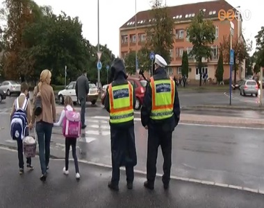 Forgalomir�ny�t�s az iskol�k k�zel�ben