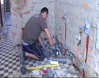 �jabb vizesblokkj�t �j�tj�k fel a V�ci-iskol�nak