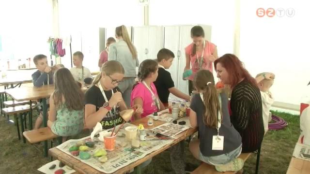 Gyermektábor az üzem udvarán Gyermektábor az üzem udvarán