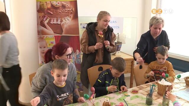 t klnbz lloms s jtszsarok vrta nagypnteken az Agora Sporthzba a csaldokat