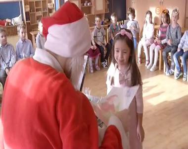 �vod�kba, v�llalatokhoz, de a v�ros f�ter�re is ell�togatott a Mikul�s