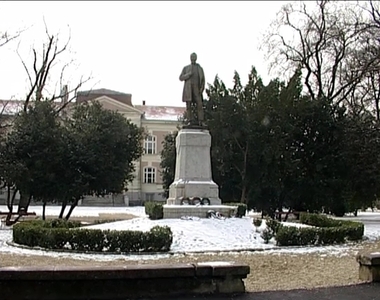 �nnepi megeml�kez�s a k�z�piskol�kban