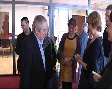 �js�g�r�k vend�geskedtek a sz�nh�zban