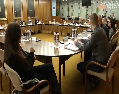 �l�sezett az oktat�si bizotts�g