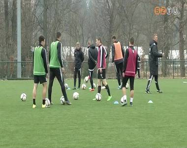 K�lf�ld ut�n itthon k�sz�l a Hali