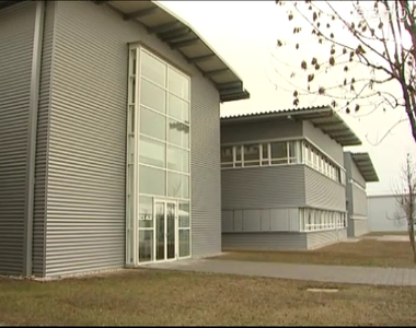 Új termelőcsarnokot adtak át az Epcos Kft. Csaba utcai telephelyén Új termelőcsarnokot adtak át az Epcos Kft. Csaba utcai telephelyén