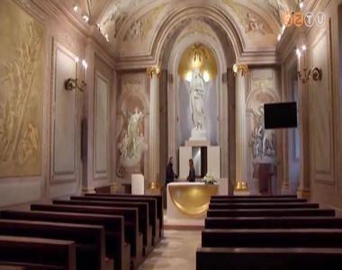 Felszentelt�k �s �tadt�k a fel�j�tott Madonna-k�poln�t