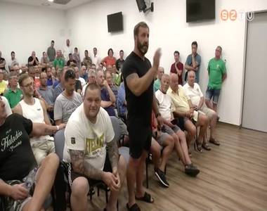 Szurkol�i ank�tot tartott a Halad�s