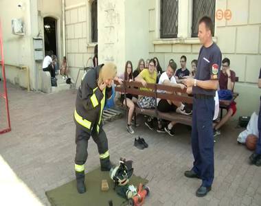 85 rend�szeti k�pz�sen tanul� di�k ismerkedhetett meg a t�zolt�k h�tk�znapjaival