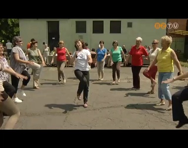 Egy�tt a csal�d a seg�t�kkel!