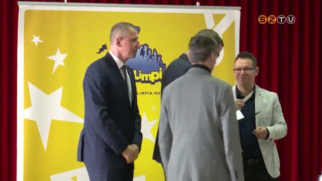 Az elz tanvben kimagasl eredmnyeket elrt iskolkat s testnevelket jutalmaztk