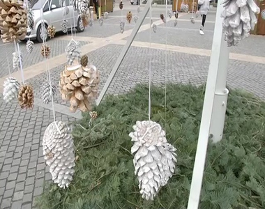 Adventi forgatag a F� t�ren