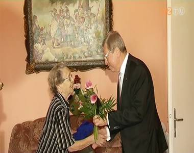 102 �ves sz�pkor�t k�sz�nt�tt a polg�rmester