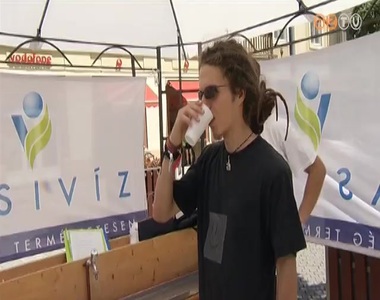 Ingyen ivóvízzel frissülhettek fel a Savaria téren járók Ingyen ivóvízzel frissülhettek fel a Savaria téren járók