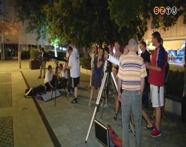 �ppen f�l �vsz�zada l�pett ember a Holdra