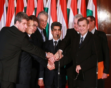 Szvetsgesi szerzdsktsen vett rszt gh Pter - A Fidesz sajtkzlemnye