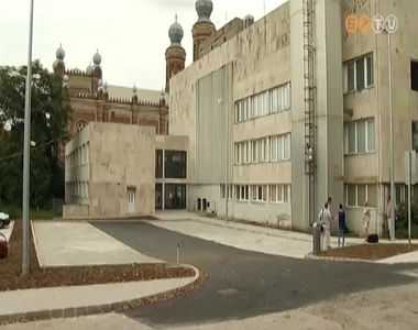 �j parkol�, �j s�rt�r