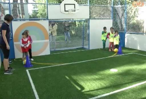 A Szivárvány óvodában is elkészült az ovifoci pálya A Szivárvány óvodában is elkészült az ovifoci pálya
