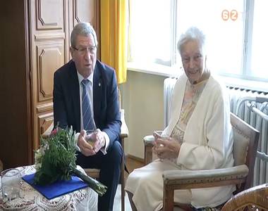 Sz�pkor�t k�sz�nt�tt a polg�rmester